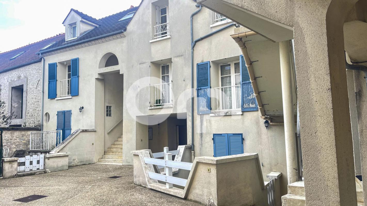 Appartement studio avec terrasse privative et parking À Vendre