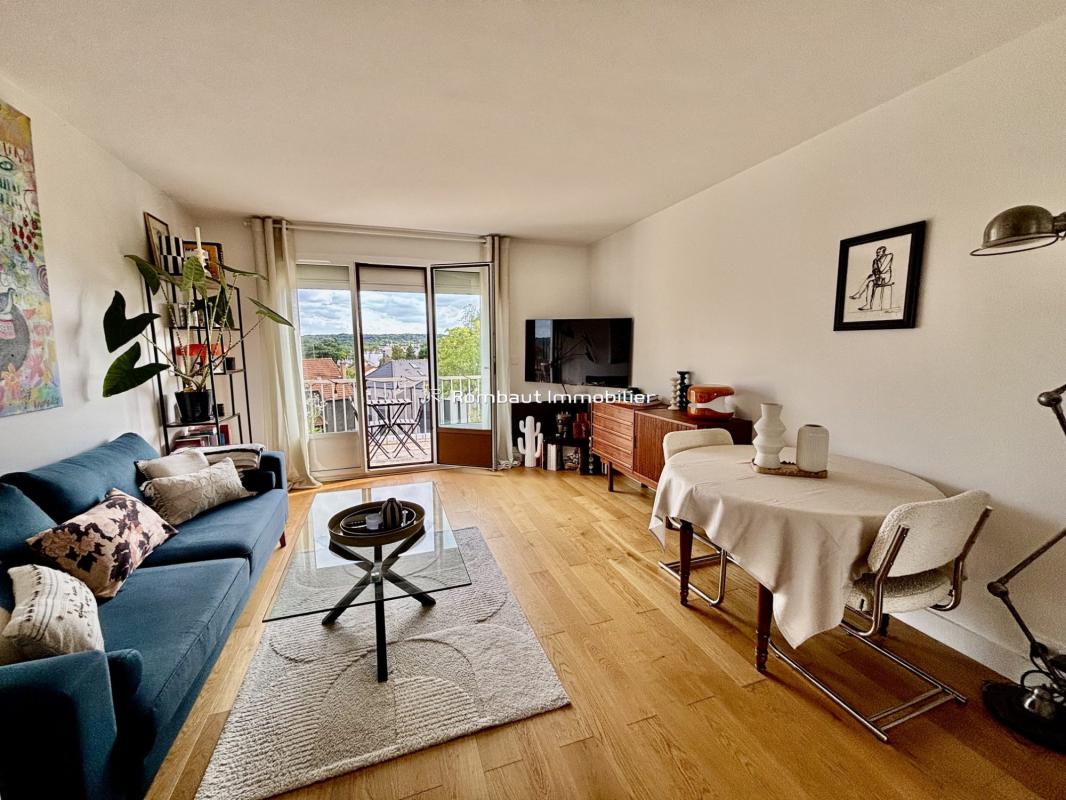 GARCHES - Dernier étage - Appartement rénové avec balcon