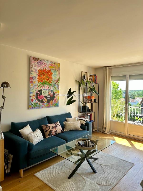 GARCHES - Dernier étage - Appartement rénové avec balcon
