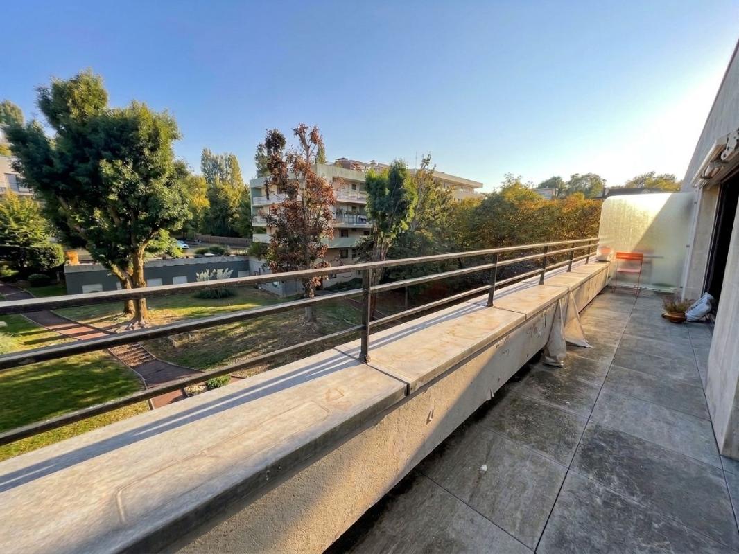 EXCLUSIVITÉ ORPI - MARLY-LE-ROI - Grand 3 pièces lumineux en dernier étage avec deux terrasses