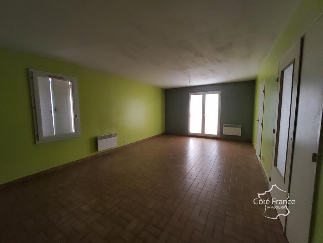 Maison six chambres, double garage, terrain 556m2 - Photo 5