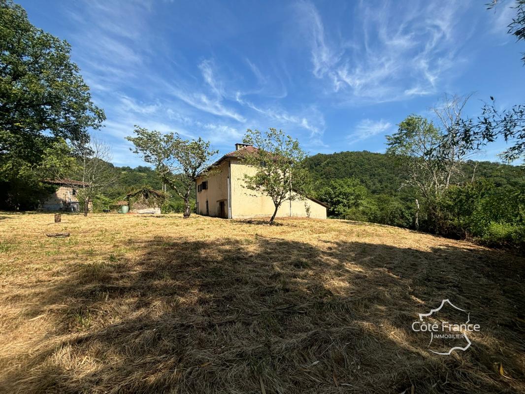 Très charmante maison Auvergnate à rénover, avec beau jardin - Photo 2