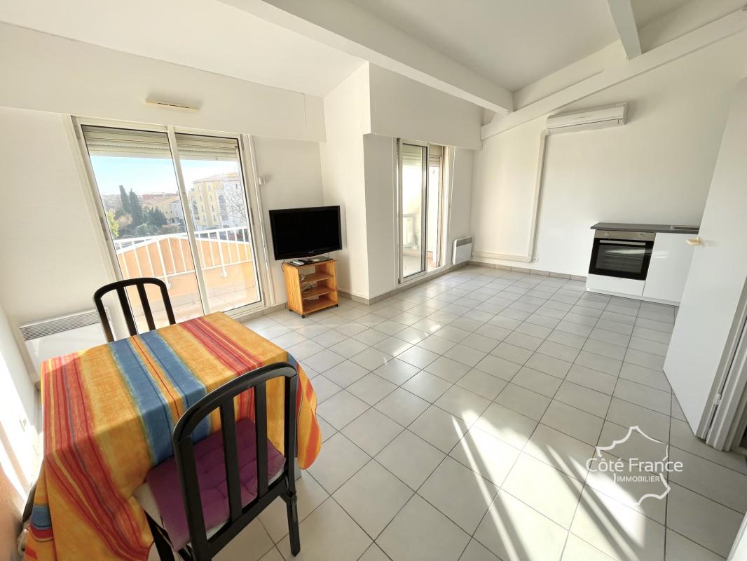 Spacieux Duplex de 2 Chambres sur le QUARTIER SAINT MARTIN - Photo 2