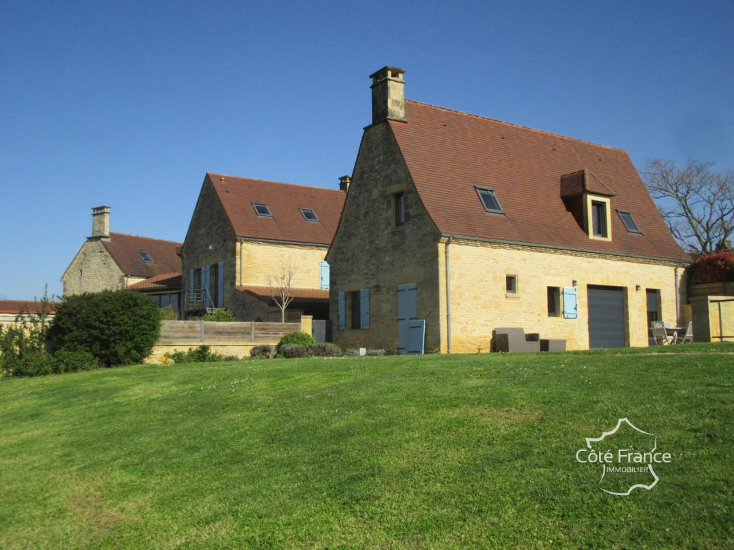 DORDOGNE-SARLAT LA CANEDA:  ENSEMBLE IMMOBILIER DE GITES