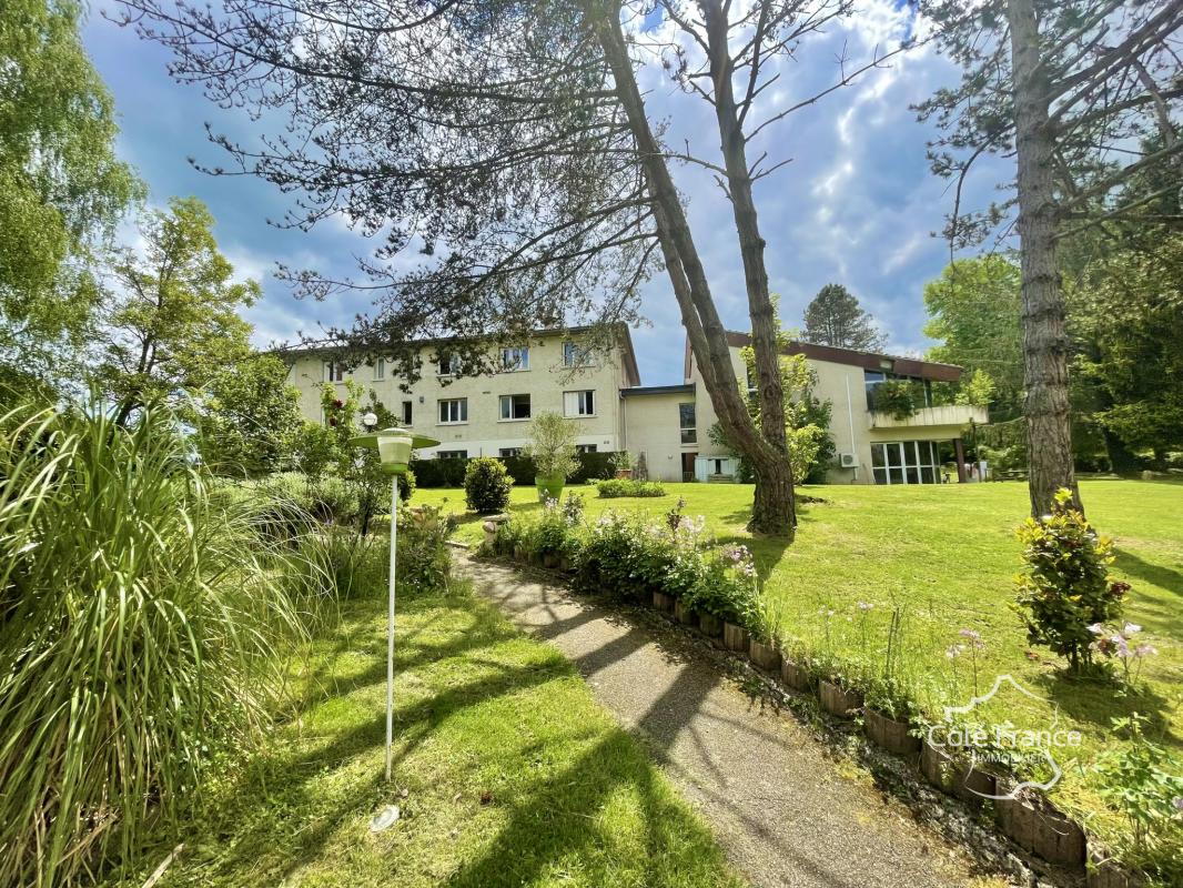 À VENDRE   HÔTEL-RESTAURANT Mur & Fonds AVEC TERRASSE ET PIS