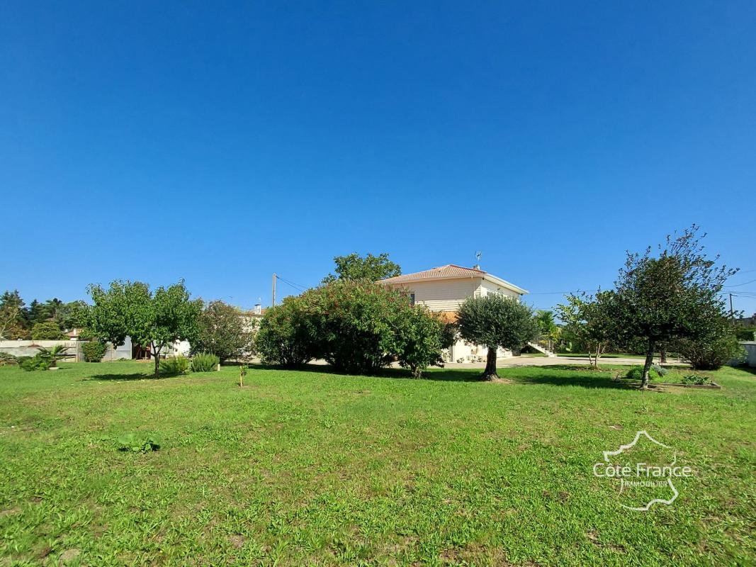 Maison 4 chambres, double garage et grand jardin