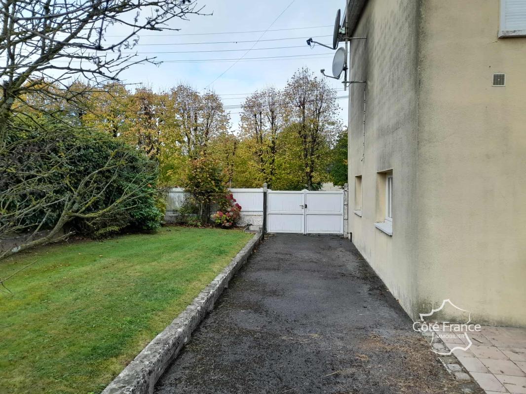 Maison idéalement située, beaux volumes - Photo 2