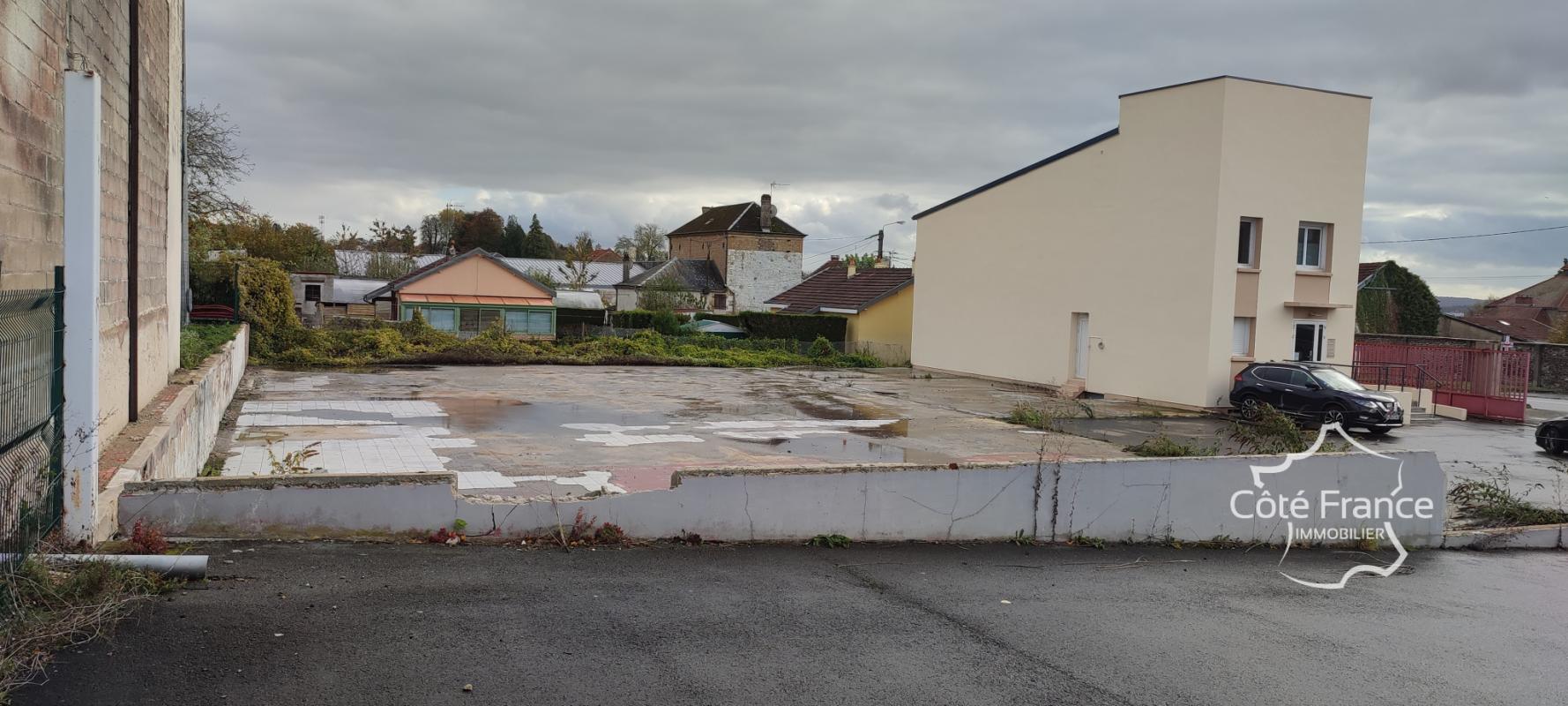 Terrain constructible de 1148 m2 à Warcq