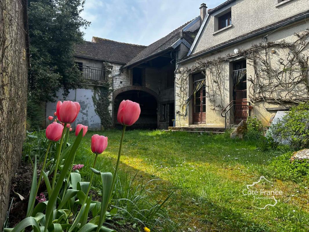 Une maison de caractère au coeur d'un environnement recherché - Photo 2
