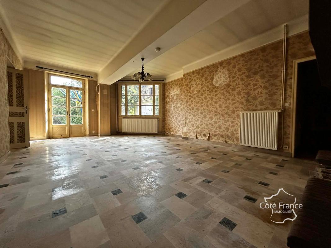 Une maison de caractère au coeur d'un environnement recherché - Photo 3