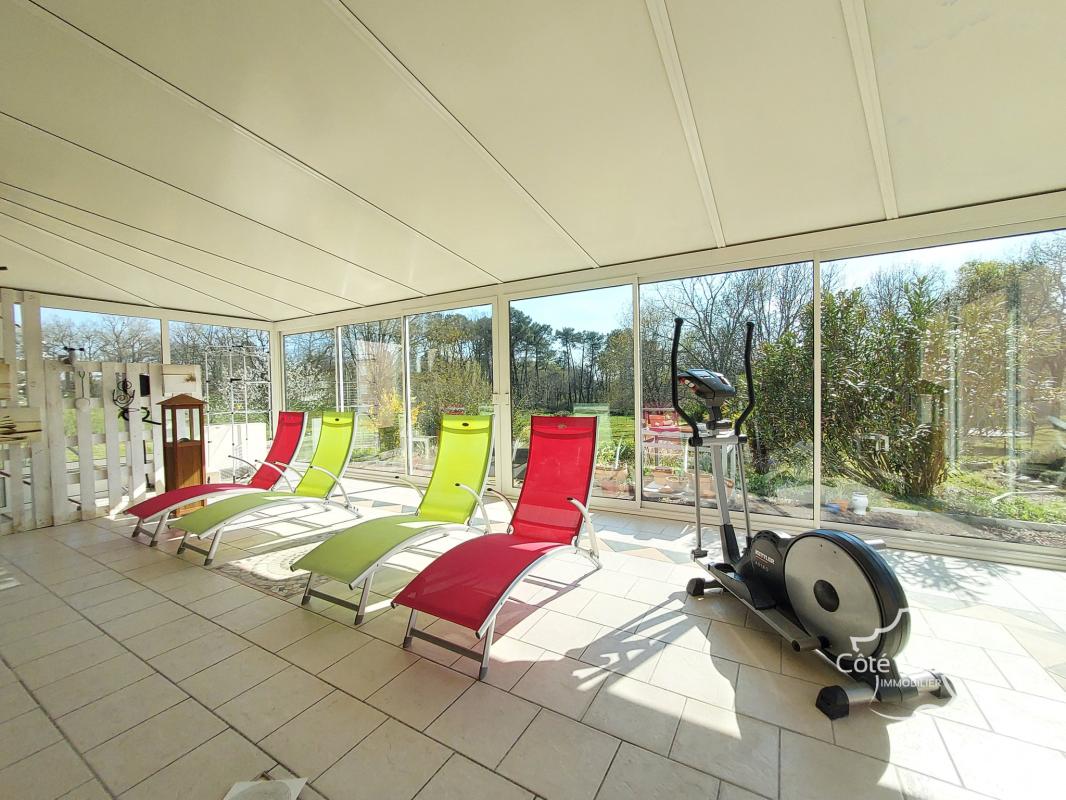 Grande maison 6 chambres, piscine intérieure, terrain 1 ha - Photo 2