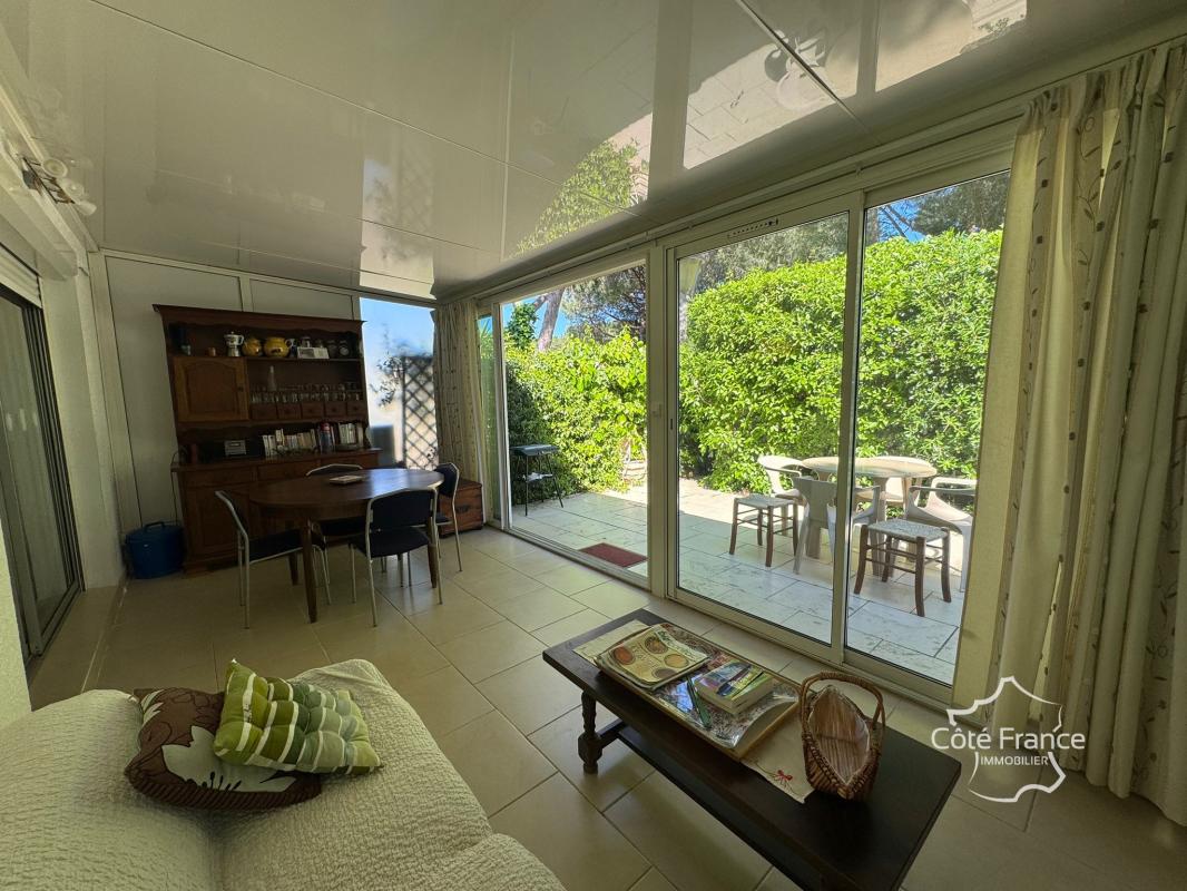maison de 2 chambres rénovée avec verandas au coeur des pinèd - Photo 2