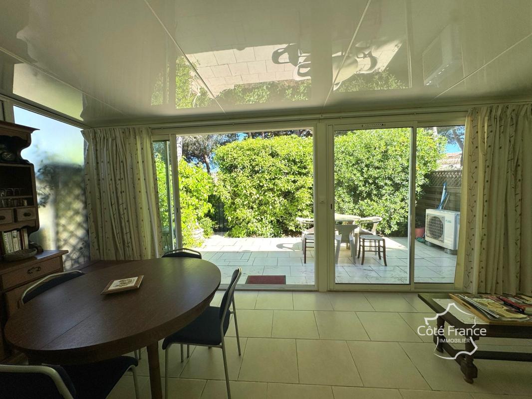maison de 2 chambres rénovée avec verandas au coeur des pinèd - Photo 3