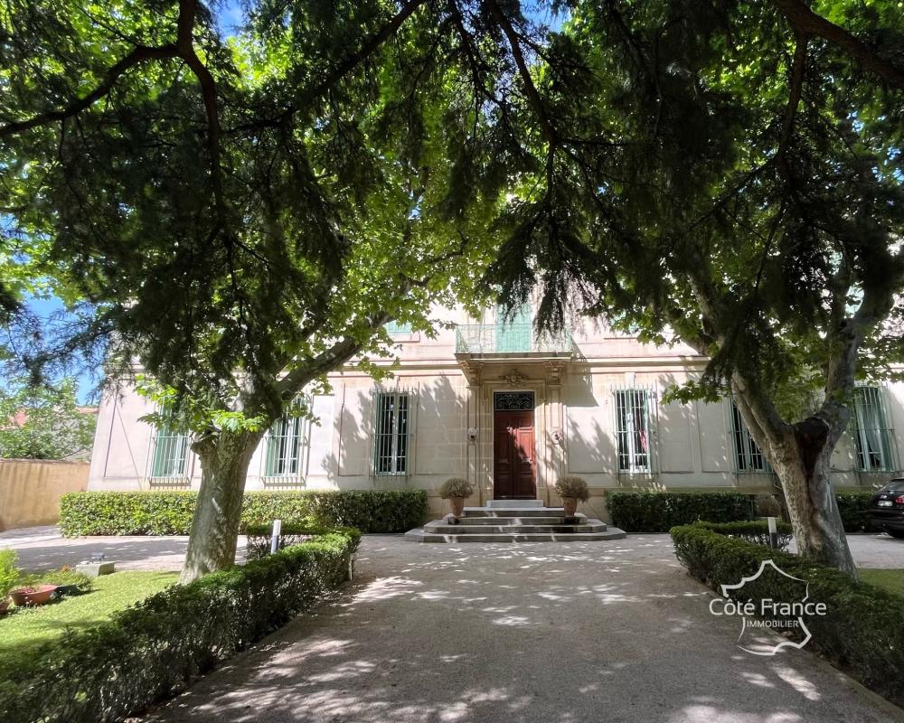 Hôtel particulier du XIXe siècle sur un parc de 4200m2 - Photo 3