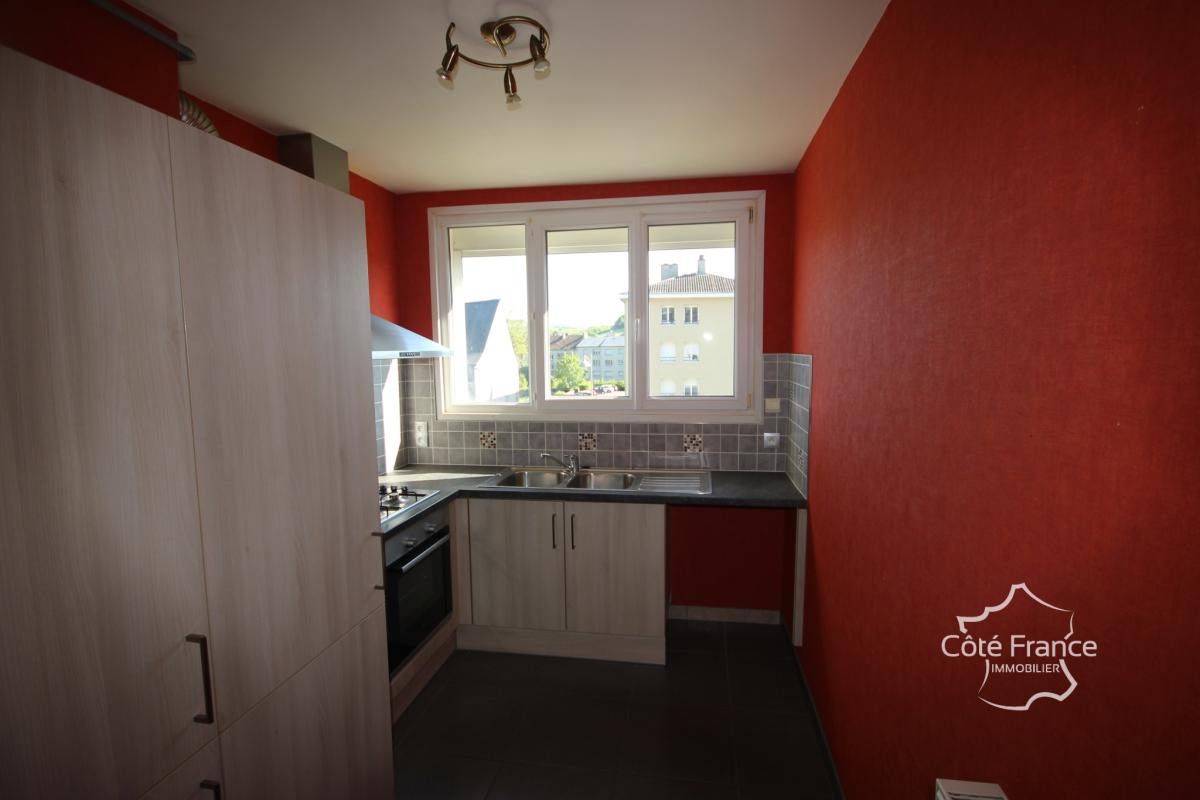 GIVET Appartement T4 (3 chambres) rénové, situé dans une rés - Photo 2