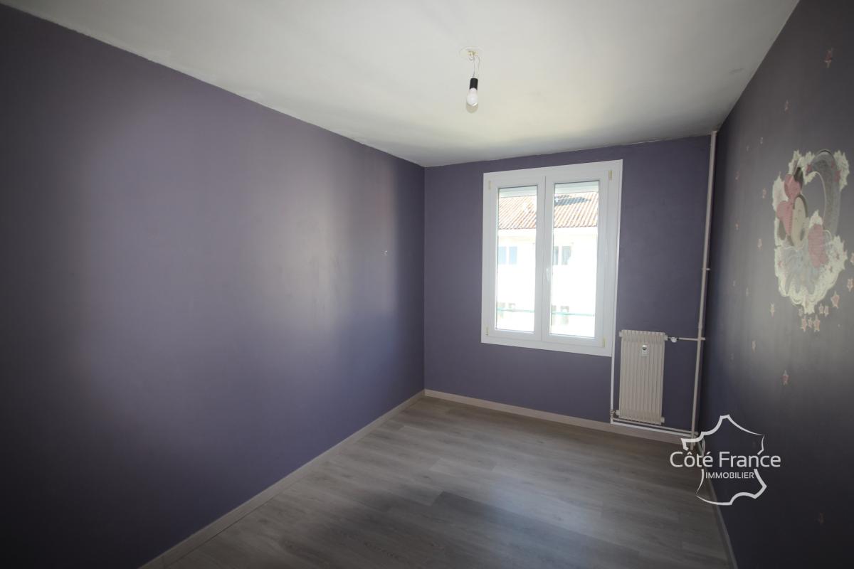 GIVET Appartement T4 (3 chambres) rénové, situé dans une rés - Photo 4