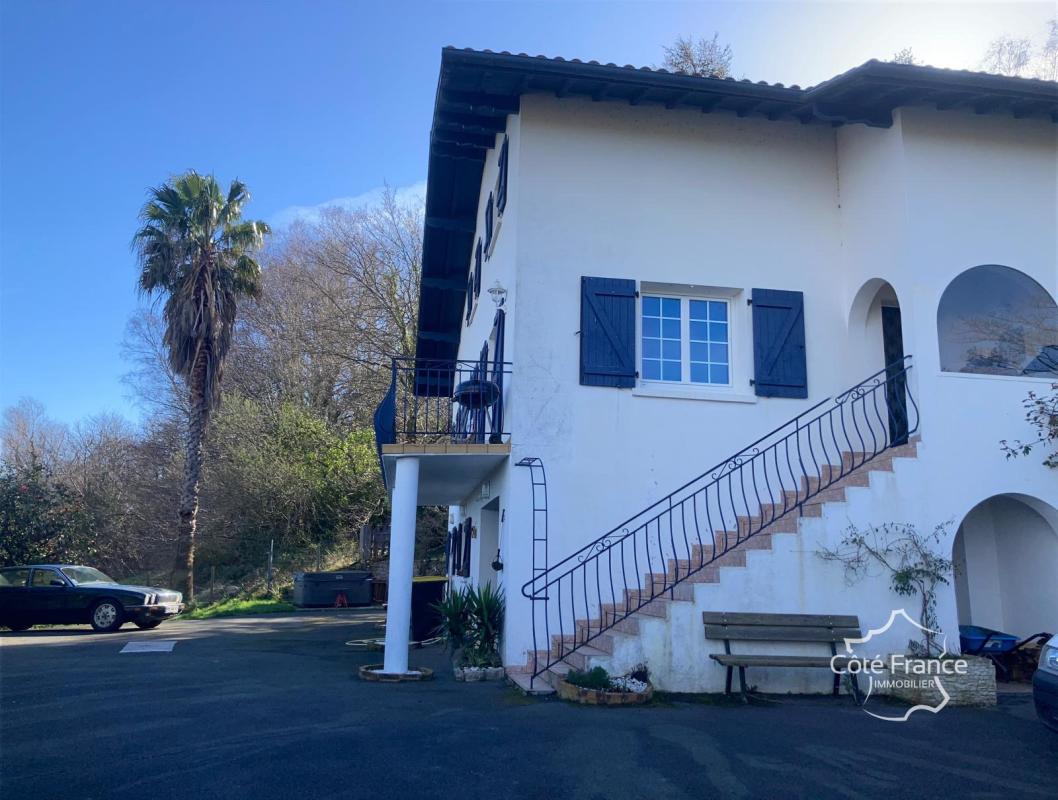 Villa avec piscine chauffée, 9 pieces sur 6575m2 de terrain - Photo 3