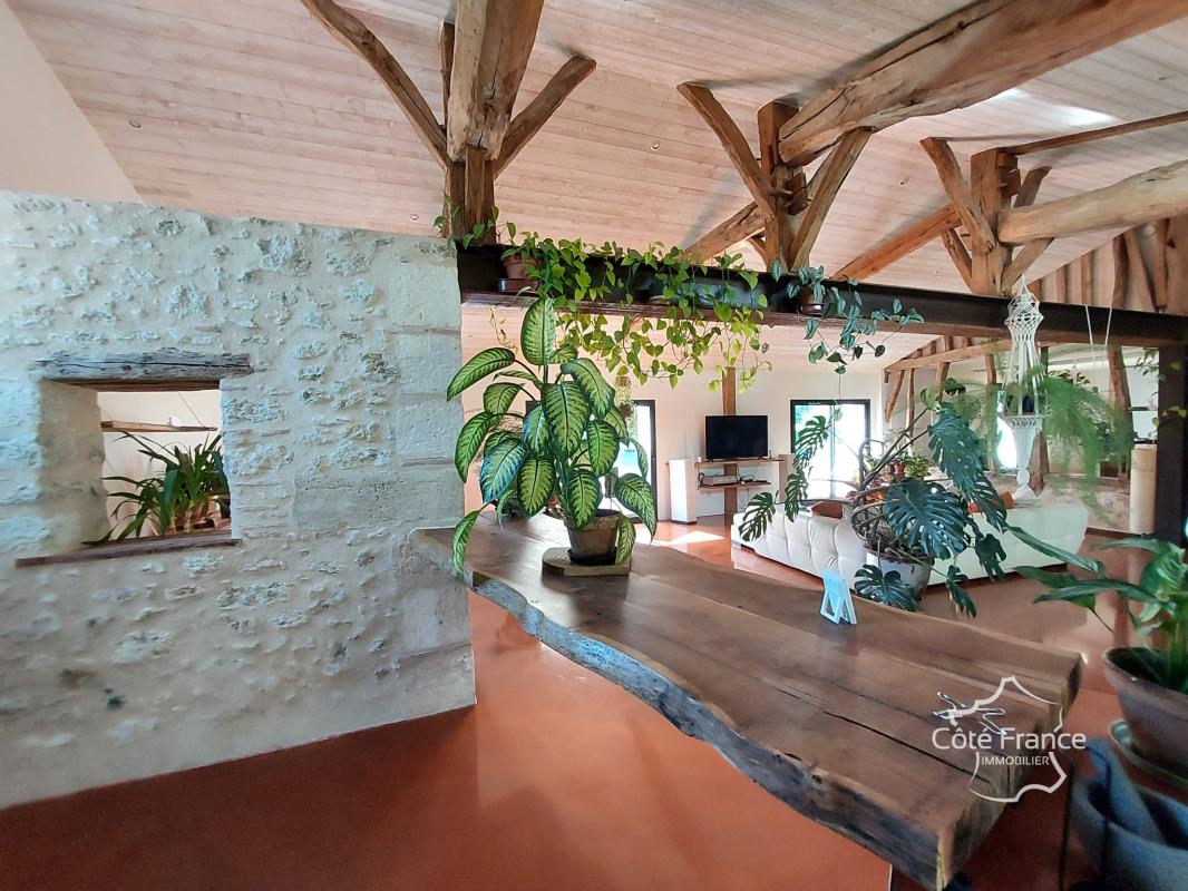Ancienne ferme en pierre rénovée, avec dépendance et piscine - Photo 4