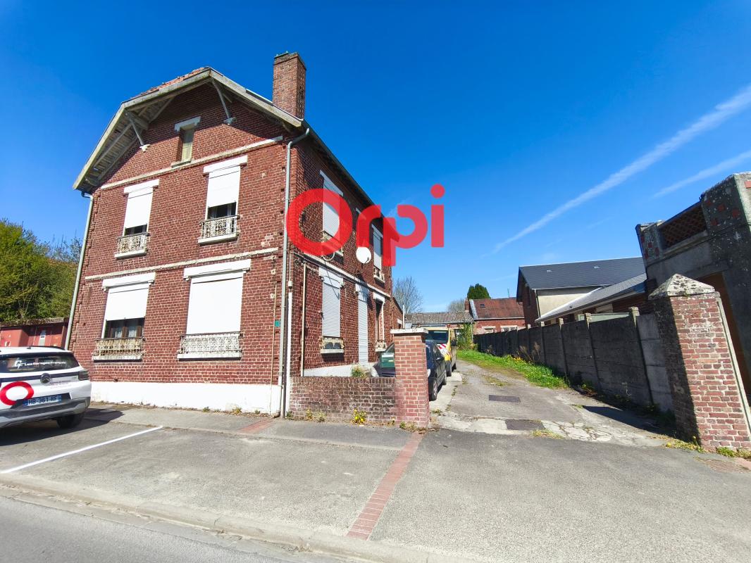 Maison avec bâtiments à vendre !