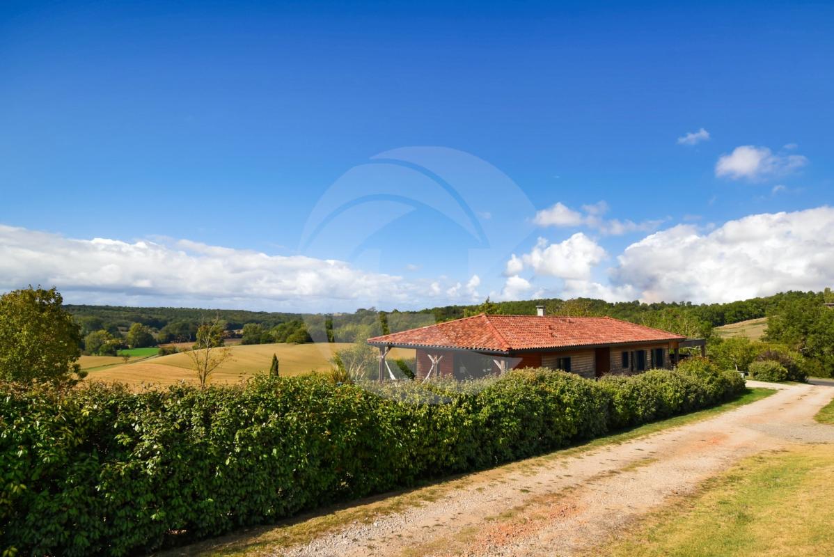 Maison T5 en ossature bois de 126 m² avec vue panoramique, terrasse couverte et terrain arboré – Vaïssac
