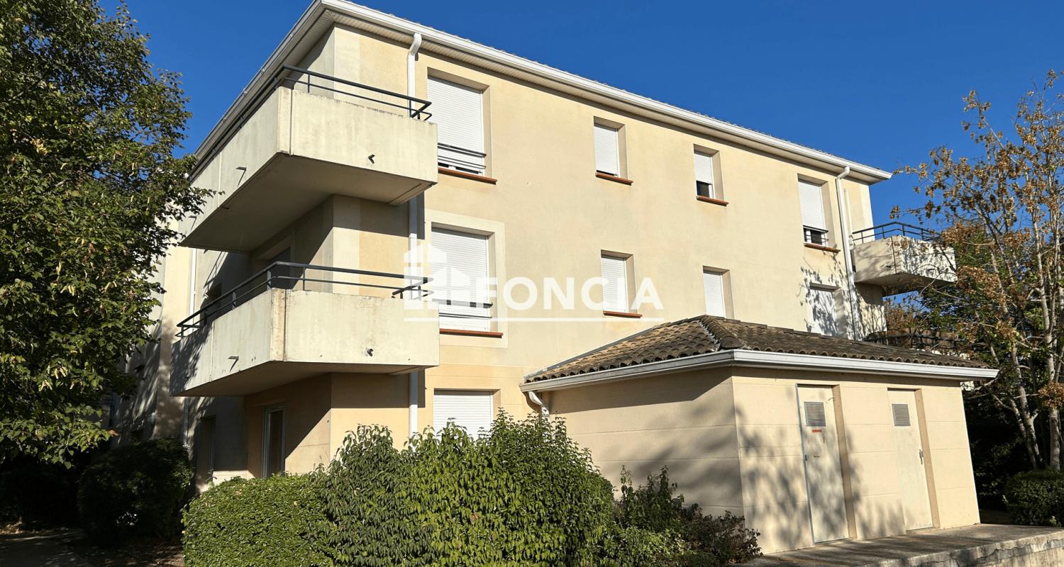 Appartement T3 libre en rez-de-chaussée avec parking privatif et cellier
