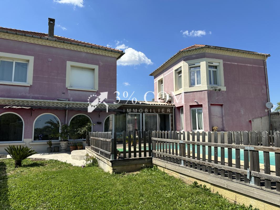 Maison de caractère, fort potentiel, dépendances et piscine - Photo 4