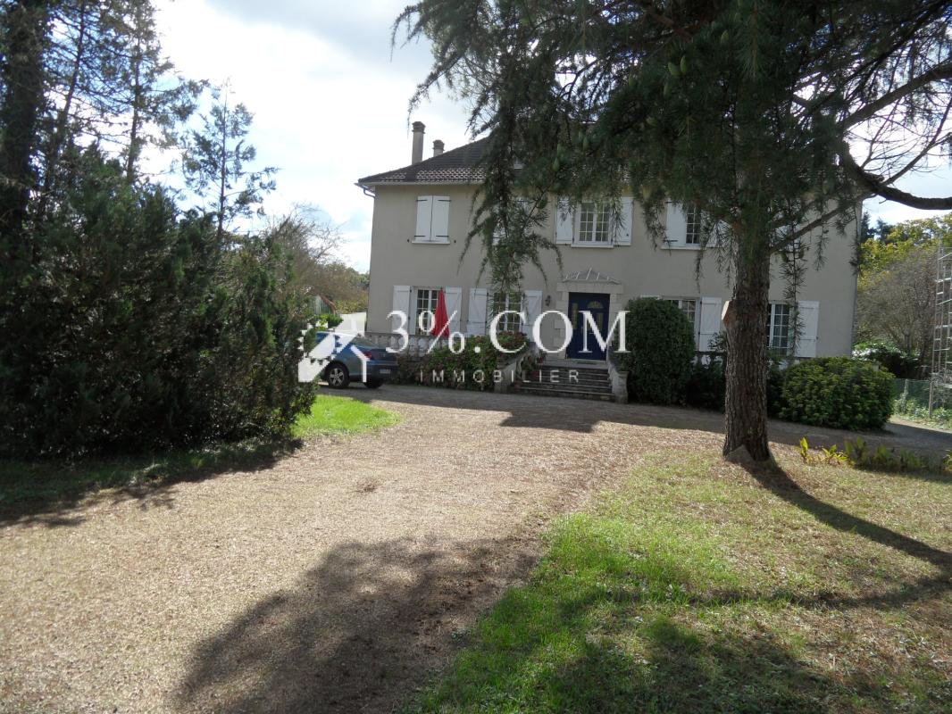3%.COM BELLE PROPRIETE SUR PARCELLE TOTALE DE 3667 M2 OU 976 - Photo 2