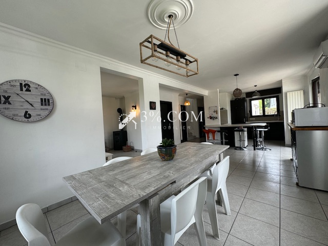 3%COM Belle maison avec 4 chambres- piscine et double garage - Photo 5