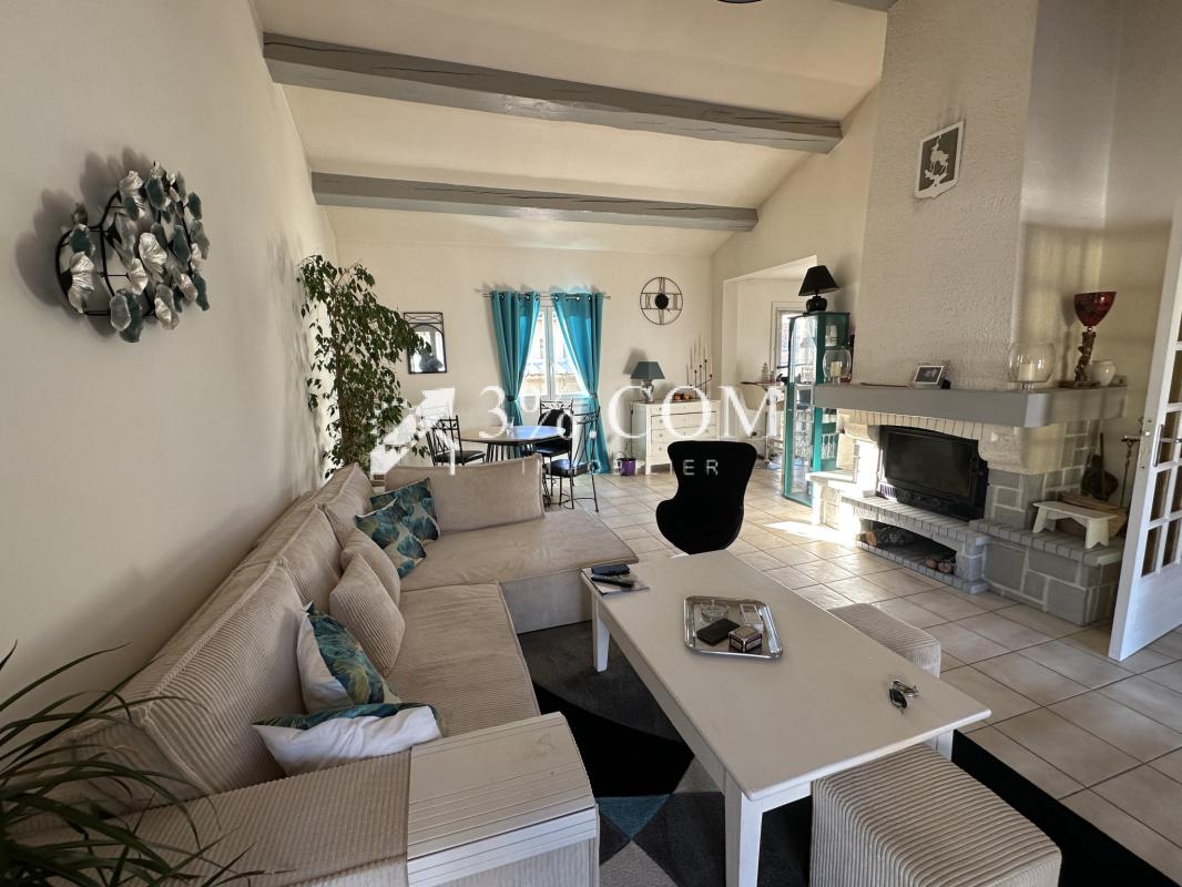 Maison plain pied avec garage, piscine et jardin attenant - Photo 4