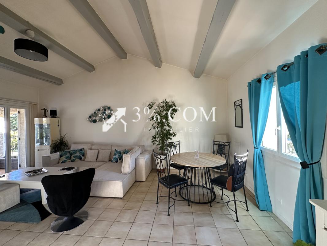 Maison plain pied avec garage, piscine et jardin attenant - Photo 5
