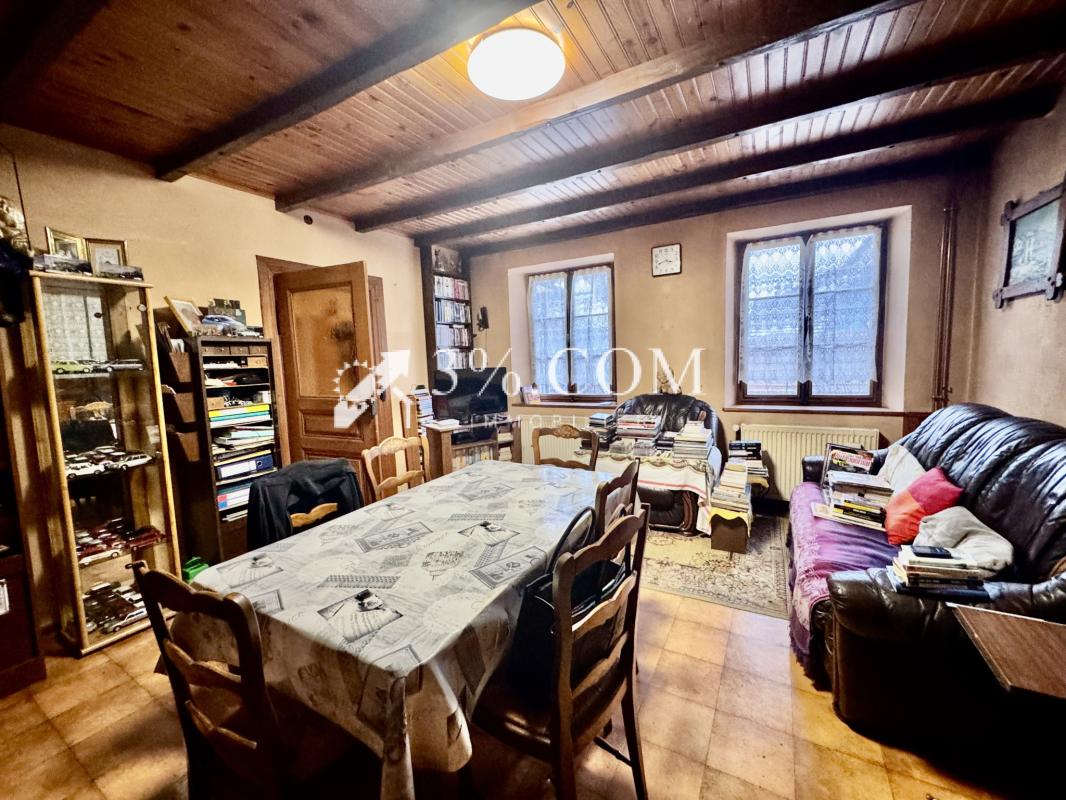 3%COM Maison  à rénover avec grange sur 7 ares - Photo 3