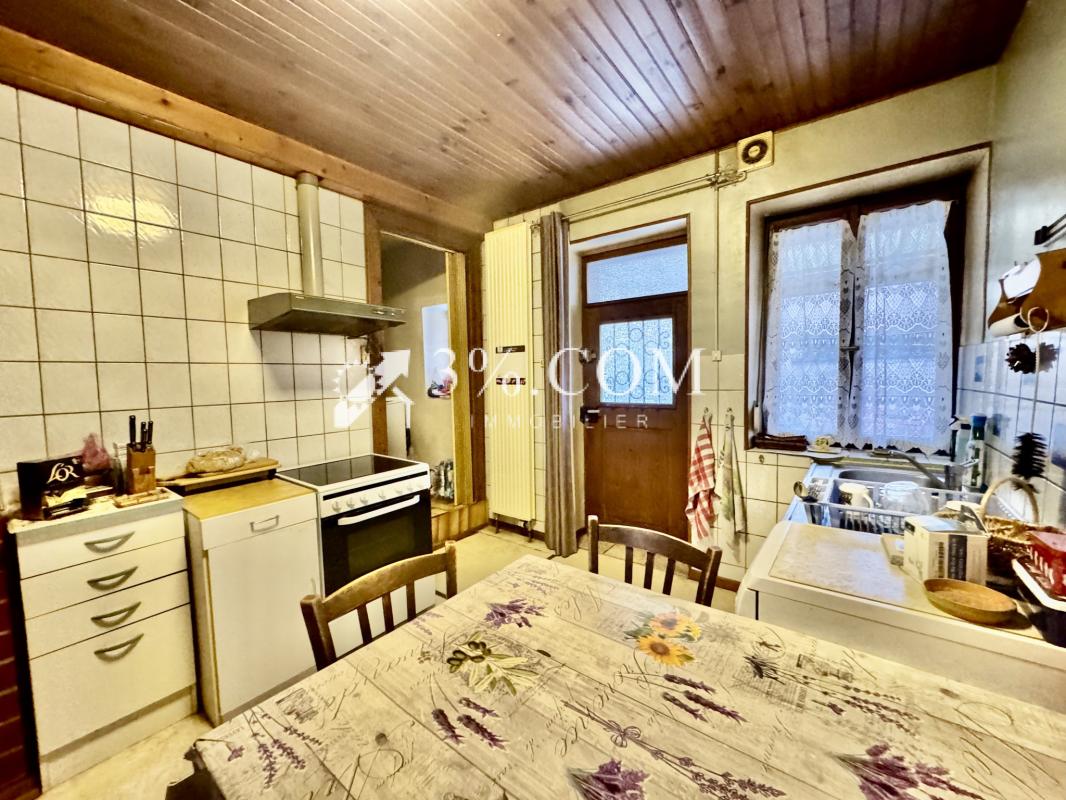 3%COM Maison  à rénover avec grange sur 7 ares - Photo 5
