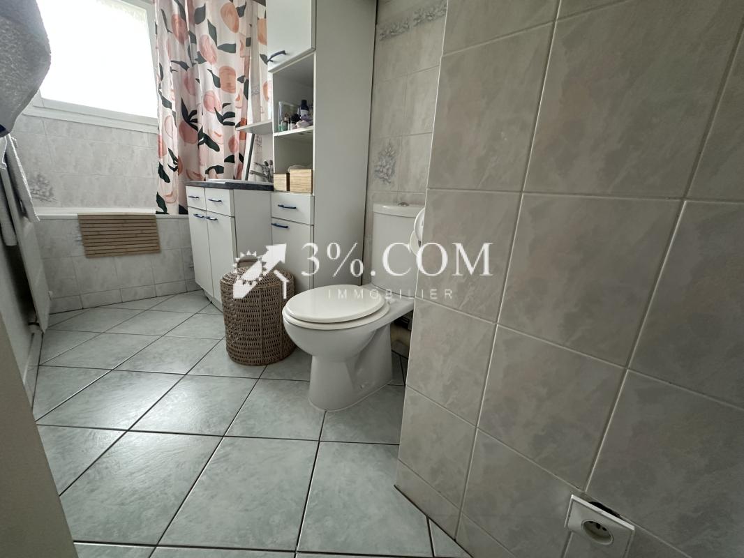 APPARTEMENT 40 M2 - BALCON - CAVE - PLACE DE PARKING - Photo 4