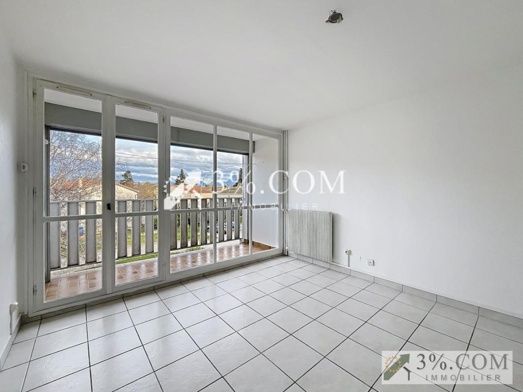 Appartement T3 avec balcon , cave et garage - Photo 2
