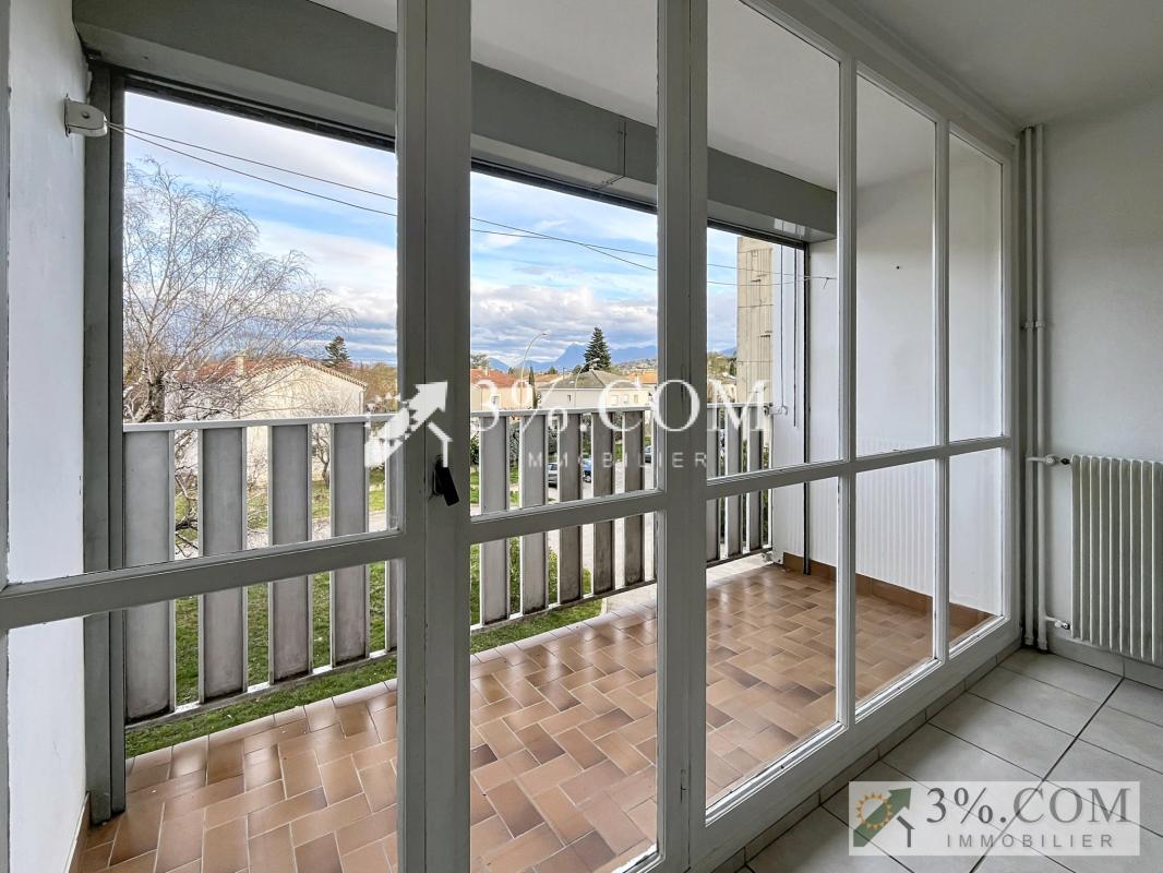 Appartement T3 avec balcon , cave et garage - Photo 3