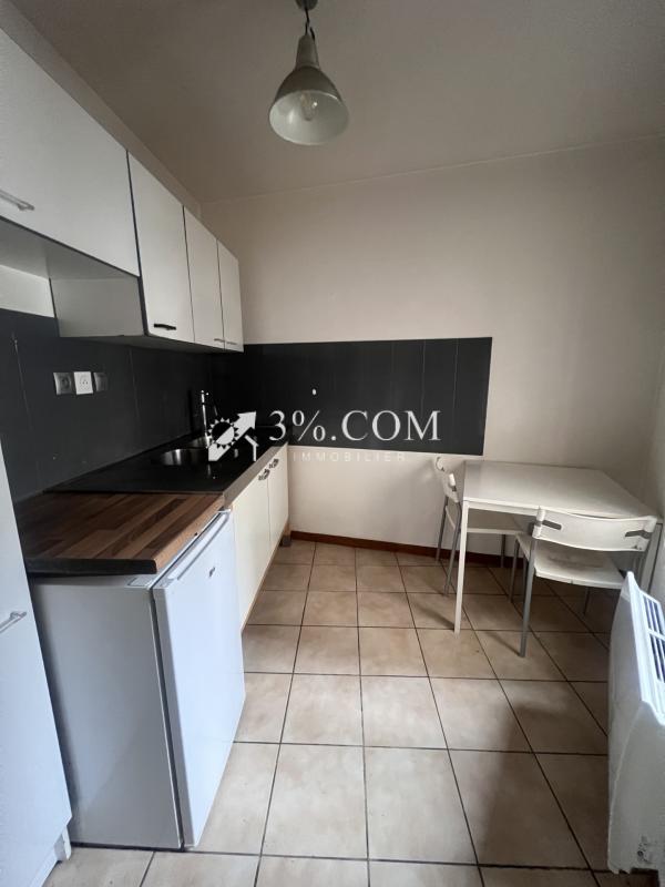 Appartement F1 de 27,39 m2 au calme à rafraîchir avec parkin - Photo 3