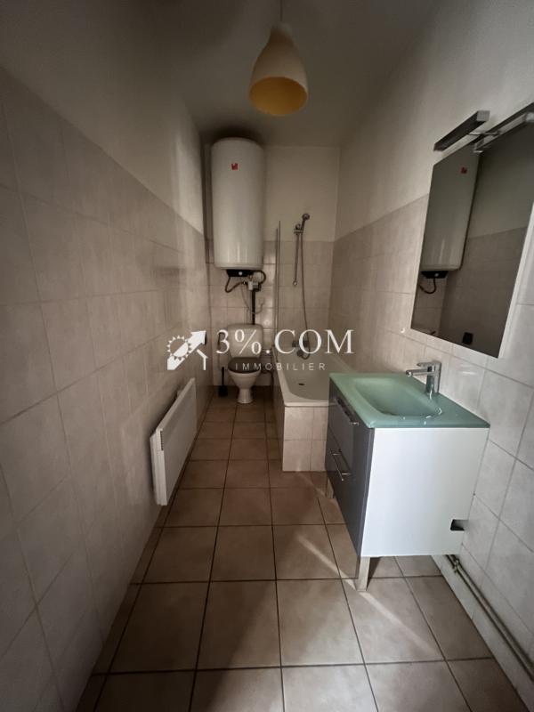 Appartement F1 de 27,39 m2 au calme à rafraîchir avec parkin - Photo 4