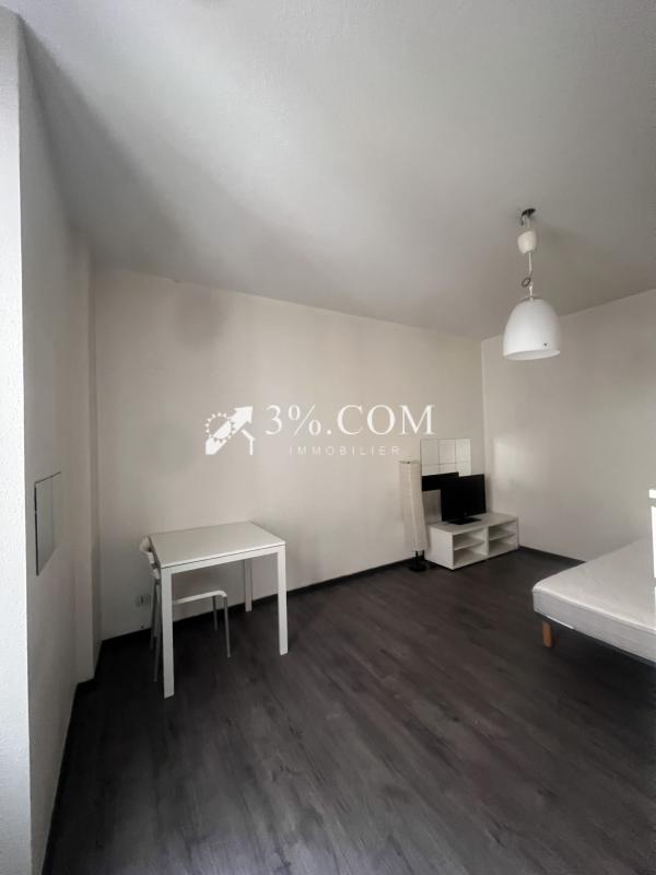 Appartement F1 de 27,39 m2 au calme à rafraîchir avec parkin - Photo 5
