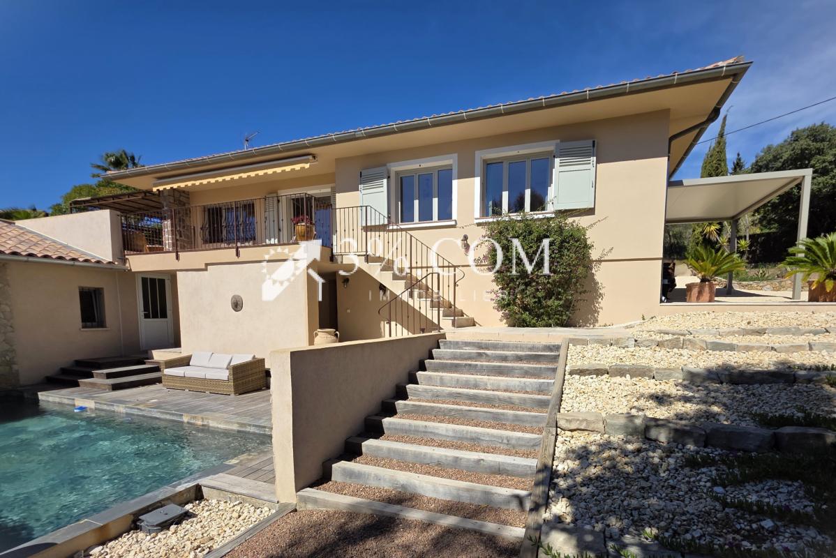 Grande villa rénovée à Boulouris - Photo 2