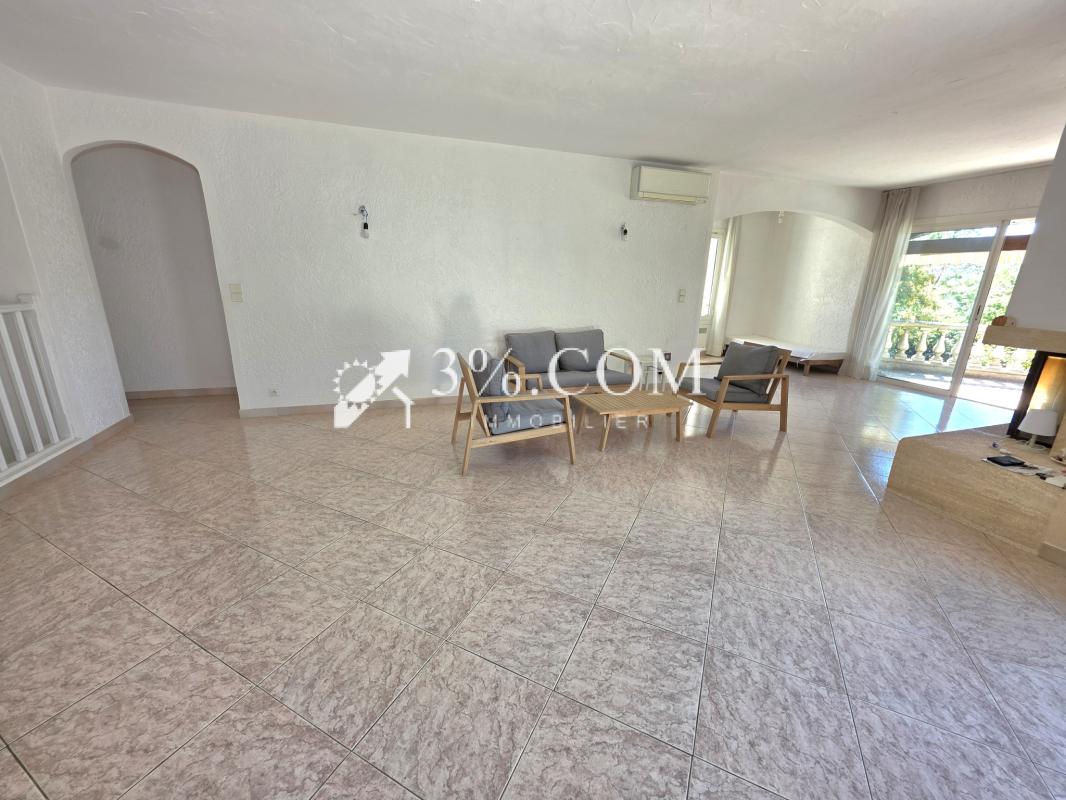 Grande villa avec piscine dans quartier recherché - Photo 3