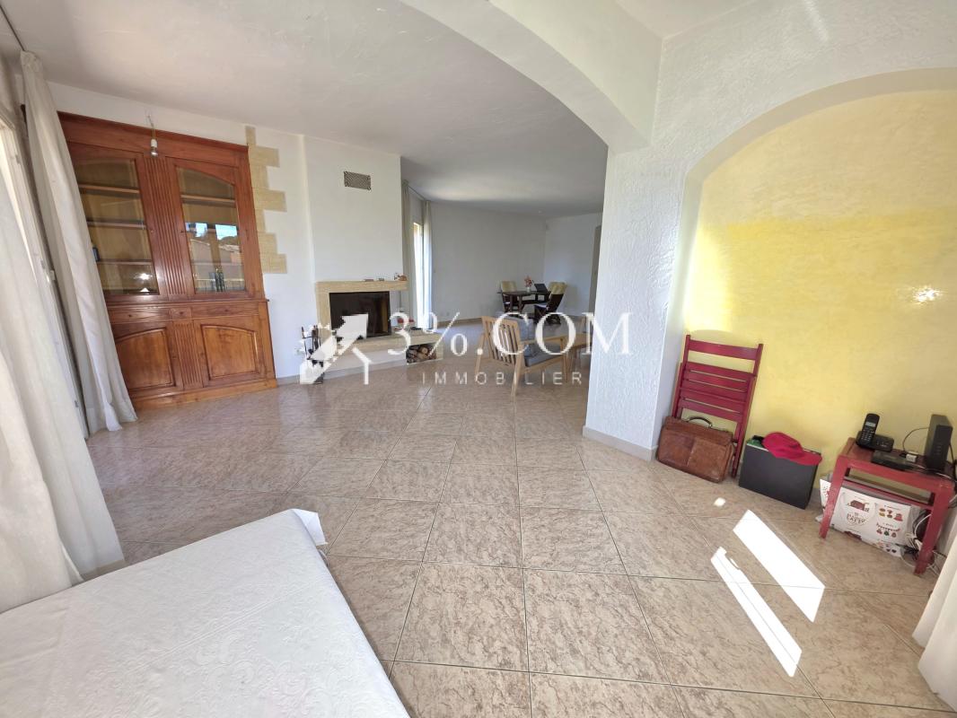 Grande villa avec piscine dans quartier recherché - Photo 5