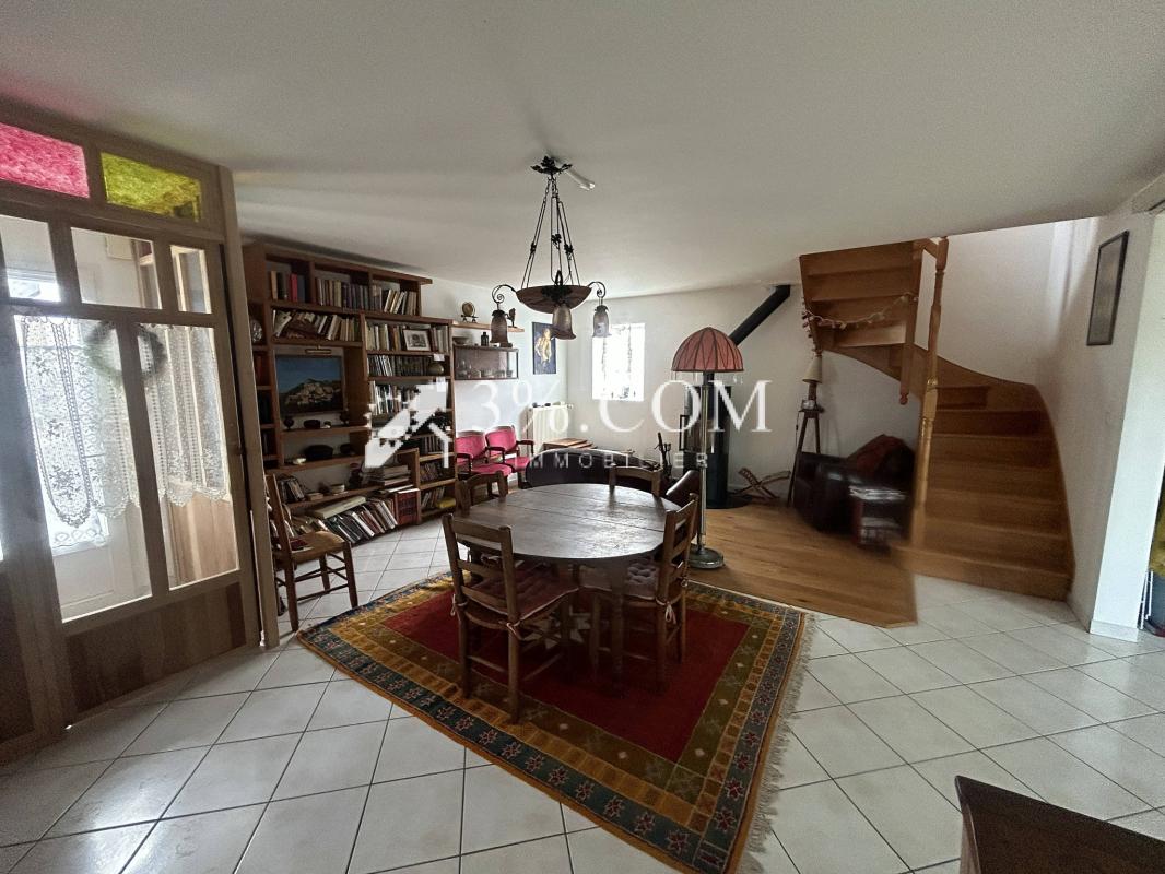 MAISON 6 PIÈCES DE 136 M 2 ENV - Photo 2