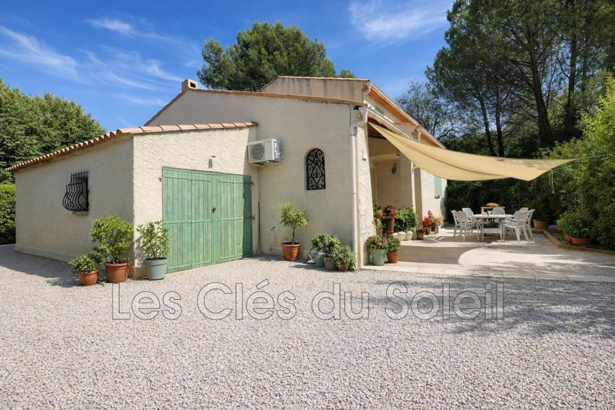 Maison individuelle avec garage à Brignoles  Située dans un