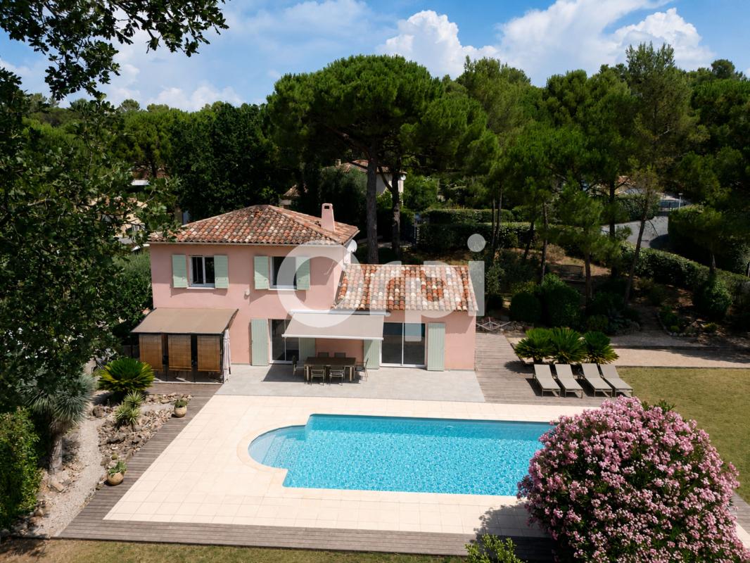 DOMAINE SECURISÉ - CALME ABSOLU - BELLES PRESTATIONS / MODERNE -  TERRAIN CLOS - TERRAIN PETANQUE - JARDIN PAYSAGER / ARBORE - GARAGE