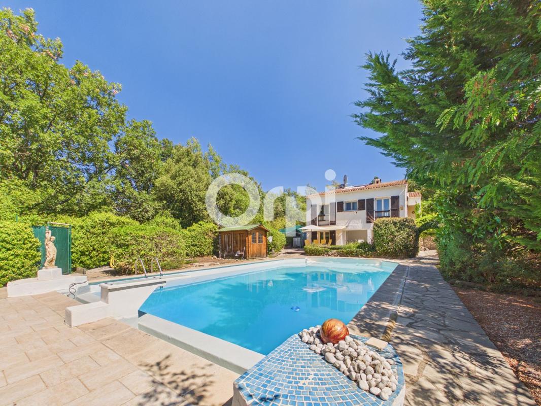 PROPRIETE AU CALME ABSOLU & SANS VIS-A-VIS - VILLA SUR 2 NIVEAUX AVEC DEPENDANCE ET ANNEXES - GRAND GARAGE + BEL ESPACE DE STATIONNEMENT - PISCINE - TERRAIN CLOS