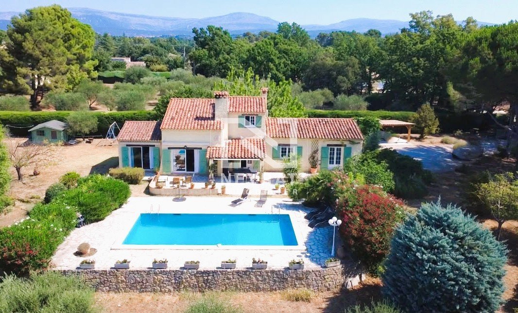 Maison provençale avec piscine et vue panoramique sur l'Estérel