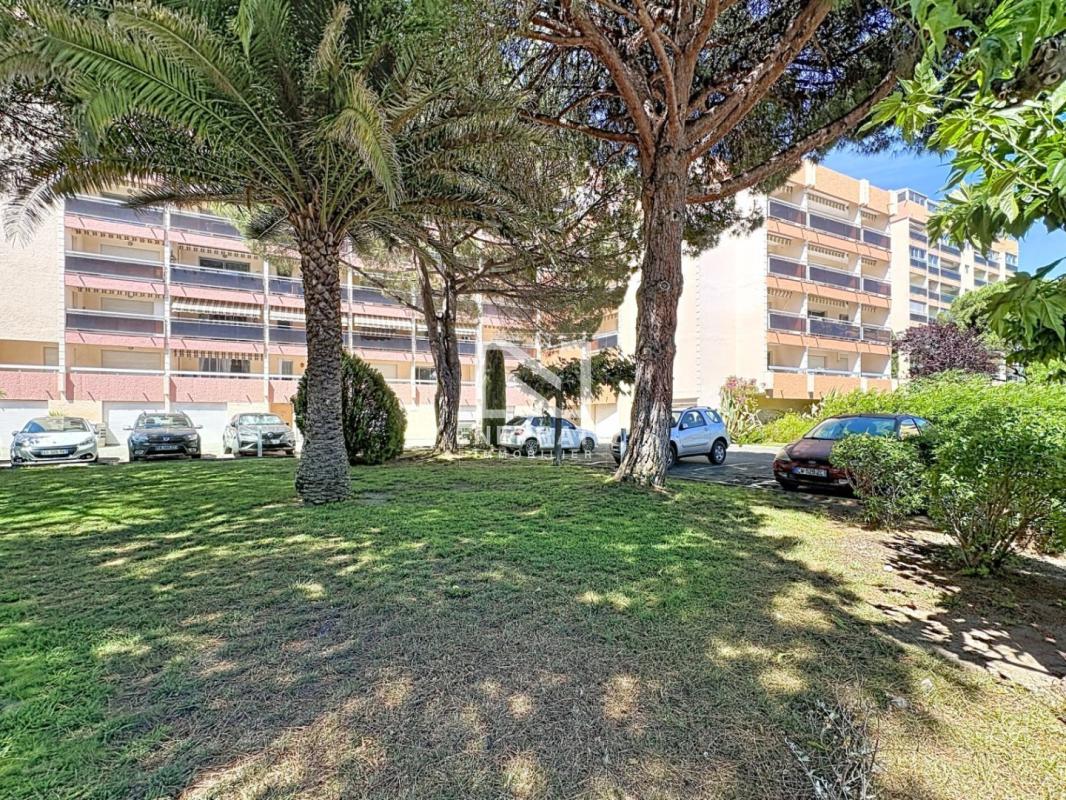 FREJUS PLAGE - ACCES MER EN 5 min à pieds - DERNIER ETAGE - VUE MER