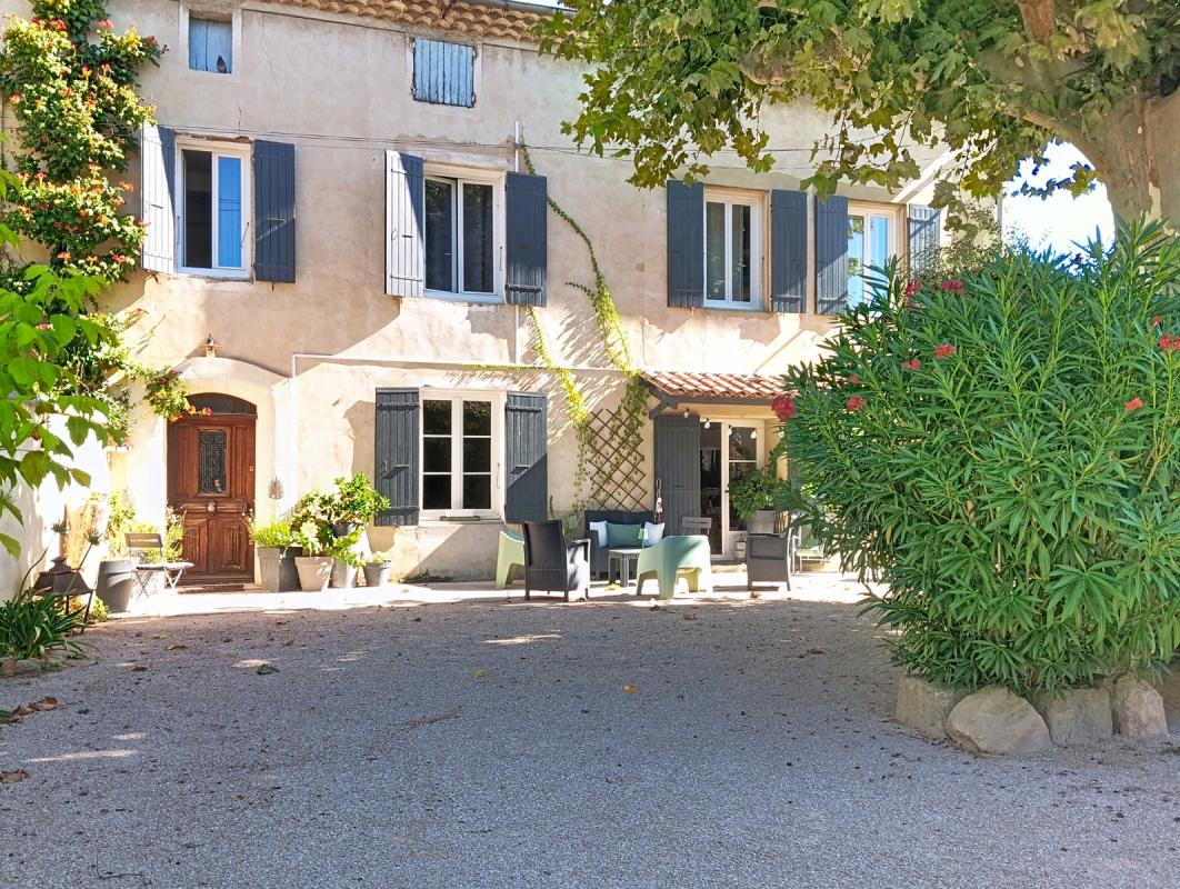 EXCLUSIVITE JONQUIERES PARTIE DE MAS 197 m² 5 chambres