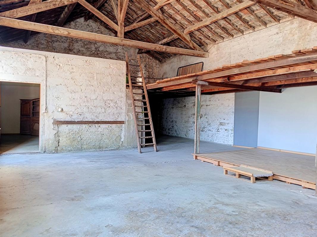 EXCLUSIVITE JONQUIERES HANGAR A LOTISER