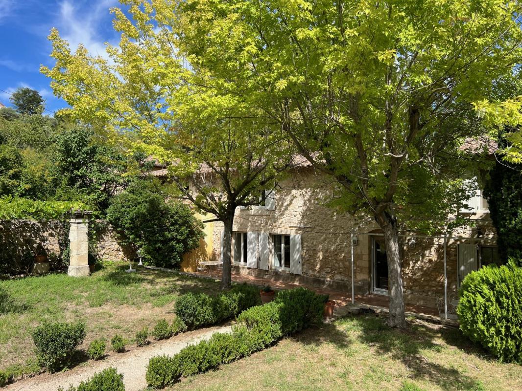 Mas à vendre à 15 minutes de Bonnieux avec un beau jardin clos